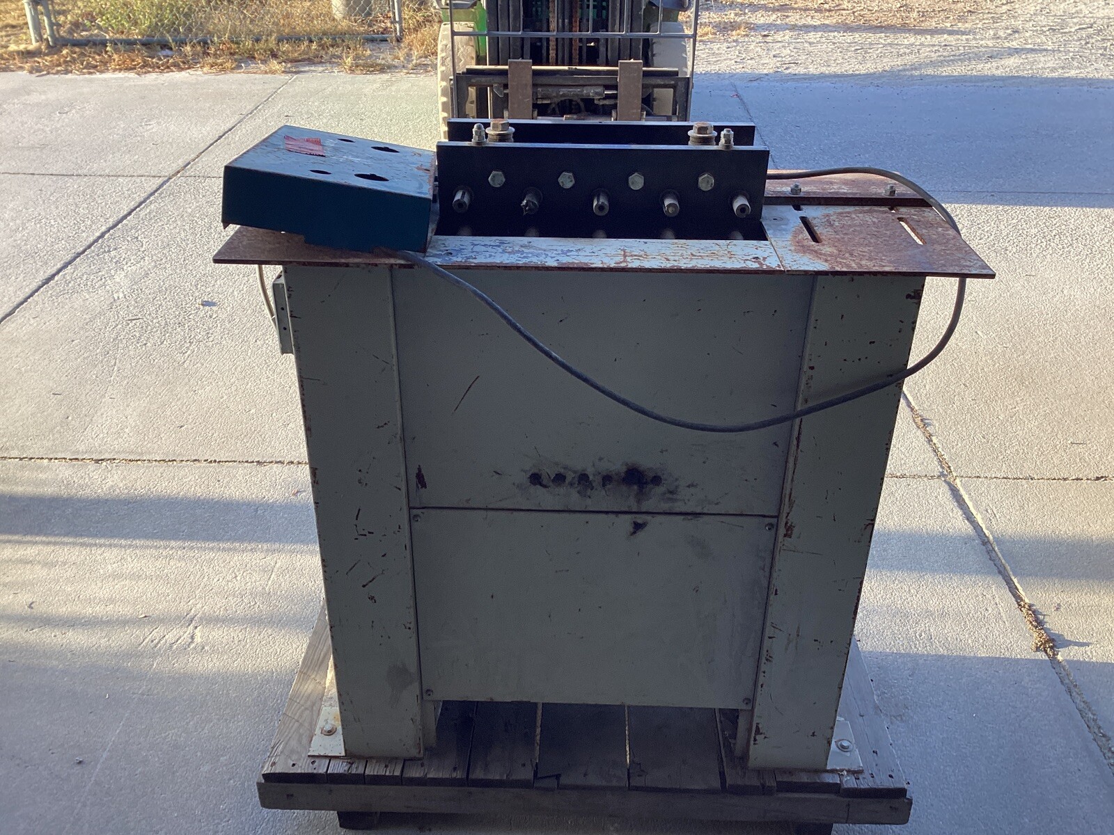 BAILEIGH LF-20 Lockformer: 230V AC /Single-Phase, 20 ga
