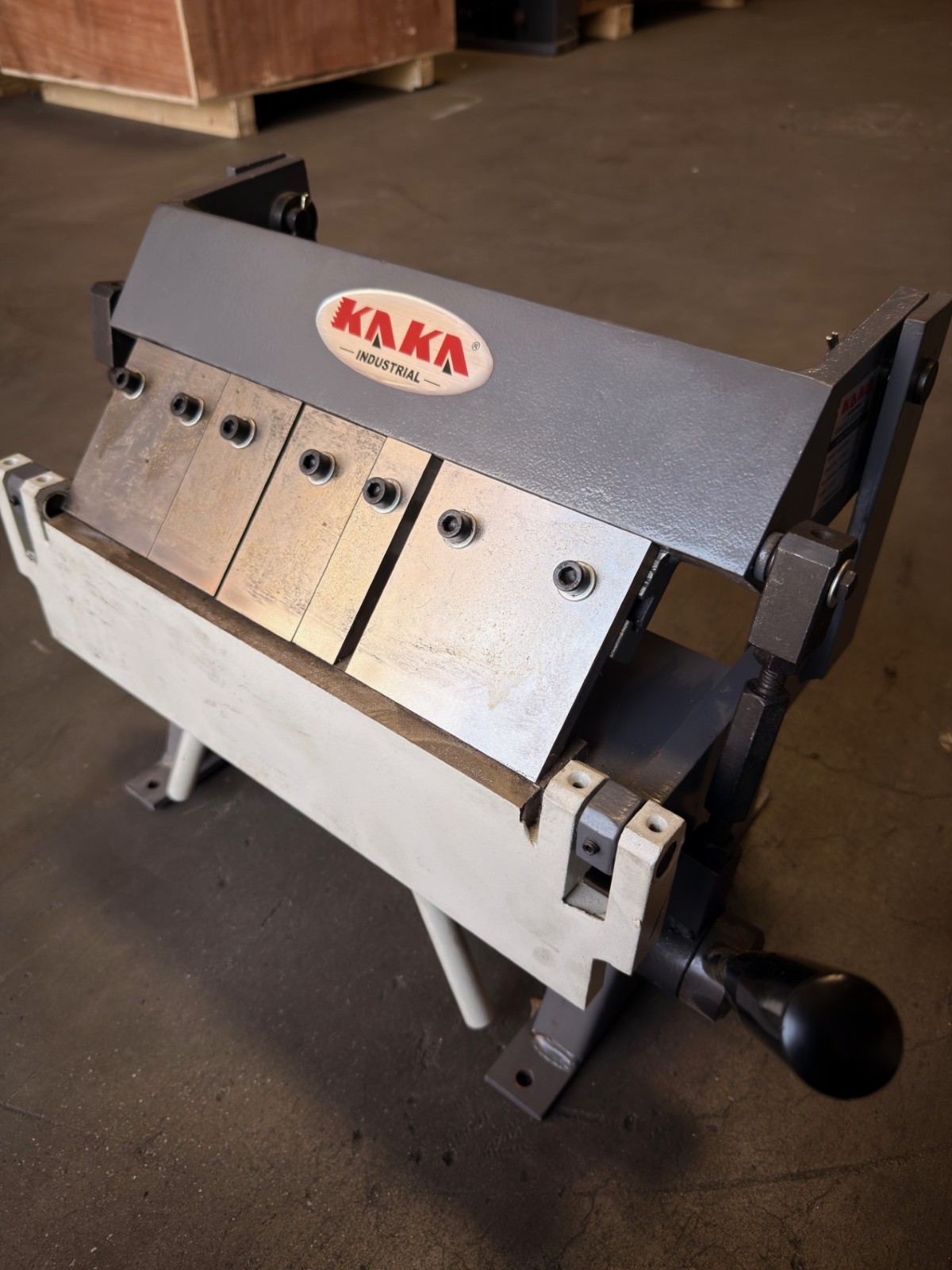 (Not Brand New) Sheet Metal Brake,12 in Box and Pan Brake, 20Ga Capacity W-1220A