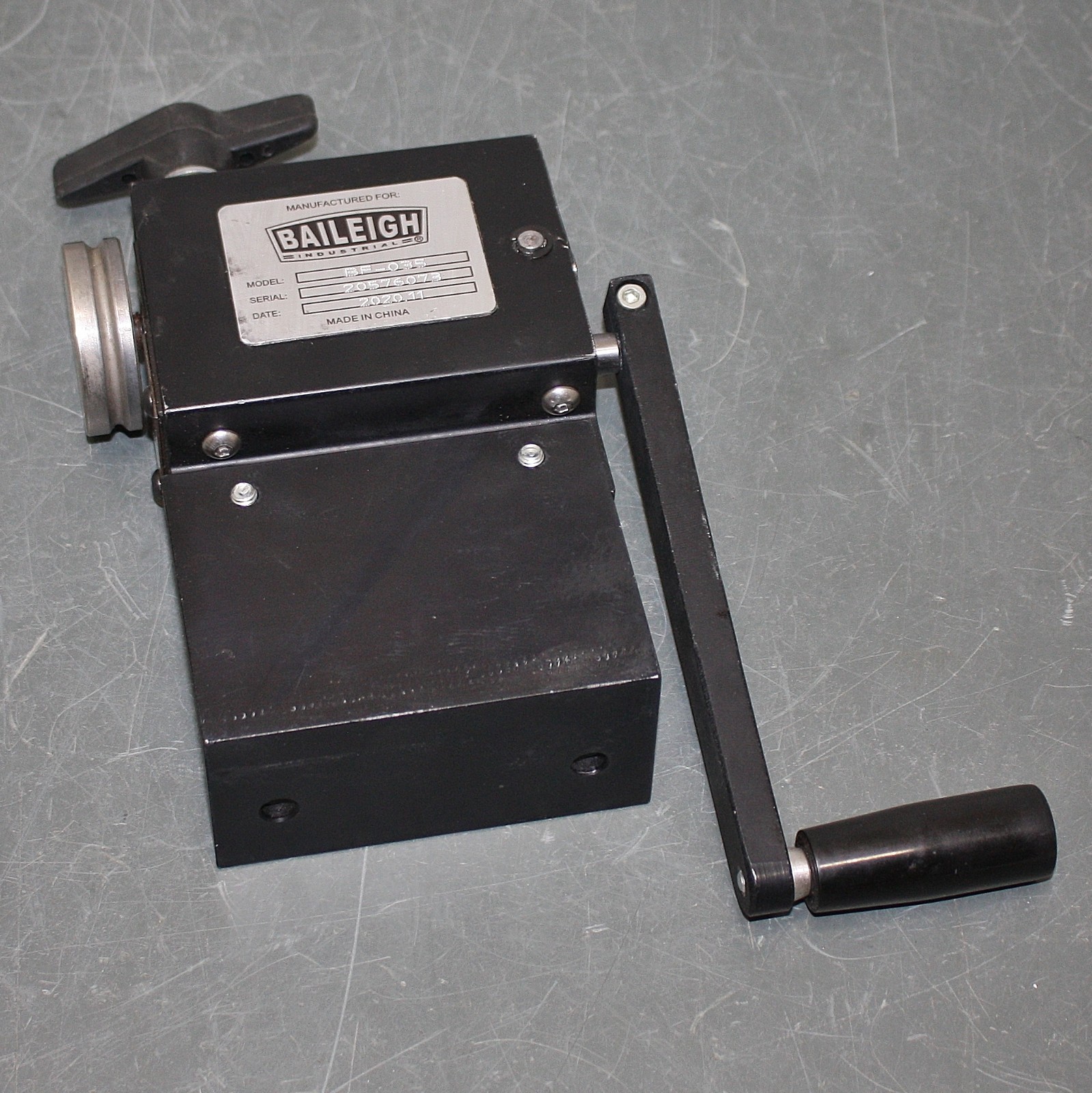 BROKEN – Baileigh Bead Former BF-035, 3/8″ Throat, 20 ga Sheet Metal, Hand Crank