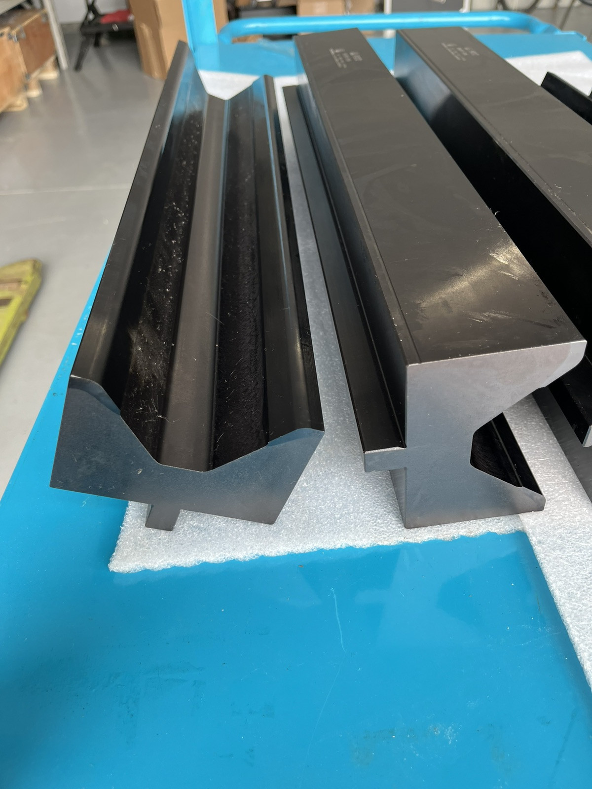 Press Brake Forming Die -80 mm Opening- 2595 MM SEG OR 102.250″ HARDENED BLACK