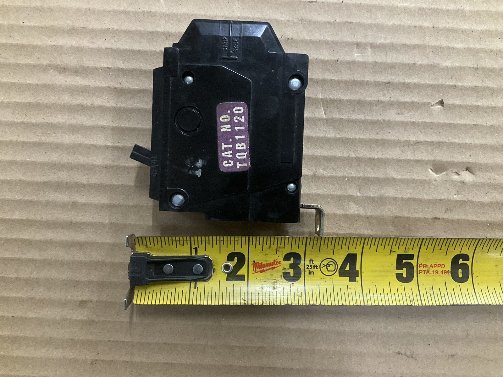 Lot of 10 Each GE General Electric Circuit Breakers TQB1120 20 Amp