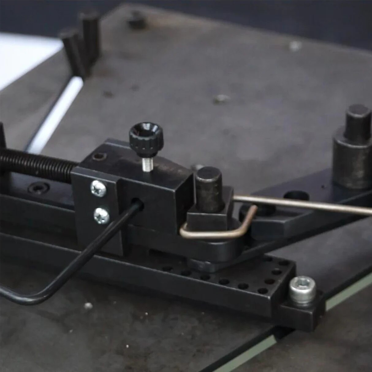 Mini Manual Mounting Universal Bending Bender Forms Wire,Flat Metal and Tubing