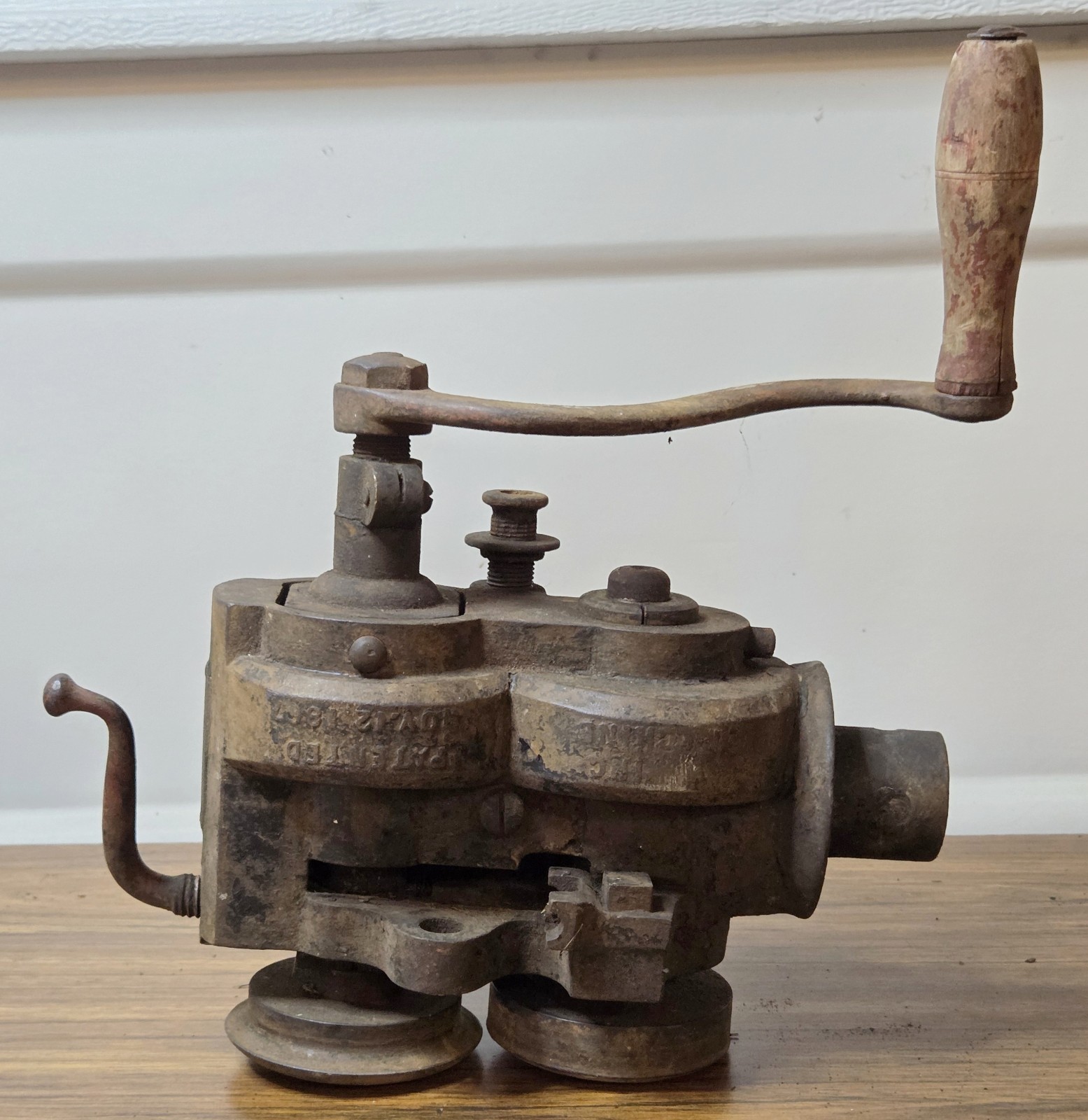 Peck Stow & Wilcox Tinsmith Burring Machine Hand Crank Sheet Metal Tool Antique