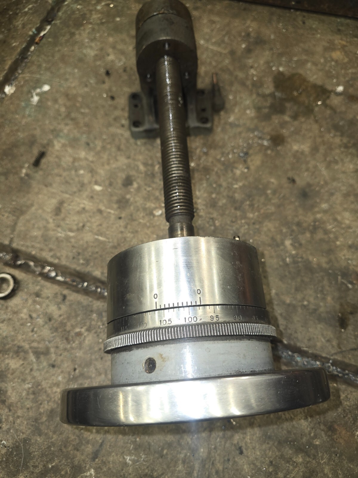 Handwheel, veneer scale, brass nut, bijur fitting with lead screw,