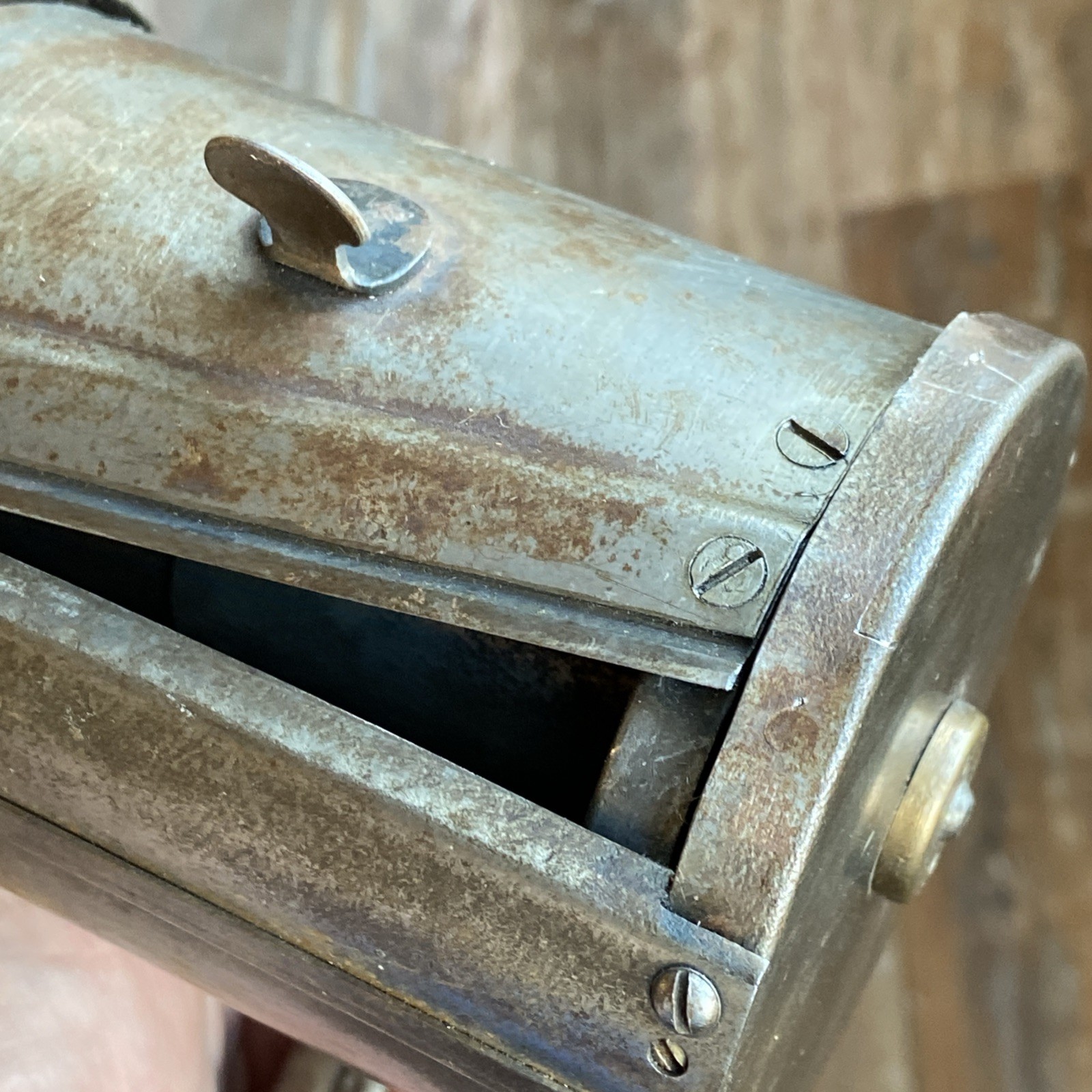 Vtg Hand Held Pistol Grip Thumb Close Tin Smith Roll Reel Feeder Dispenser
