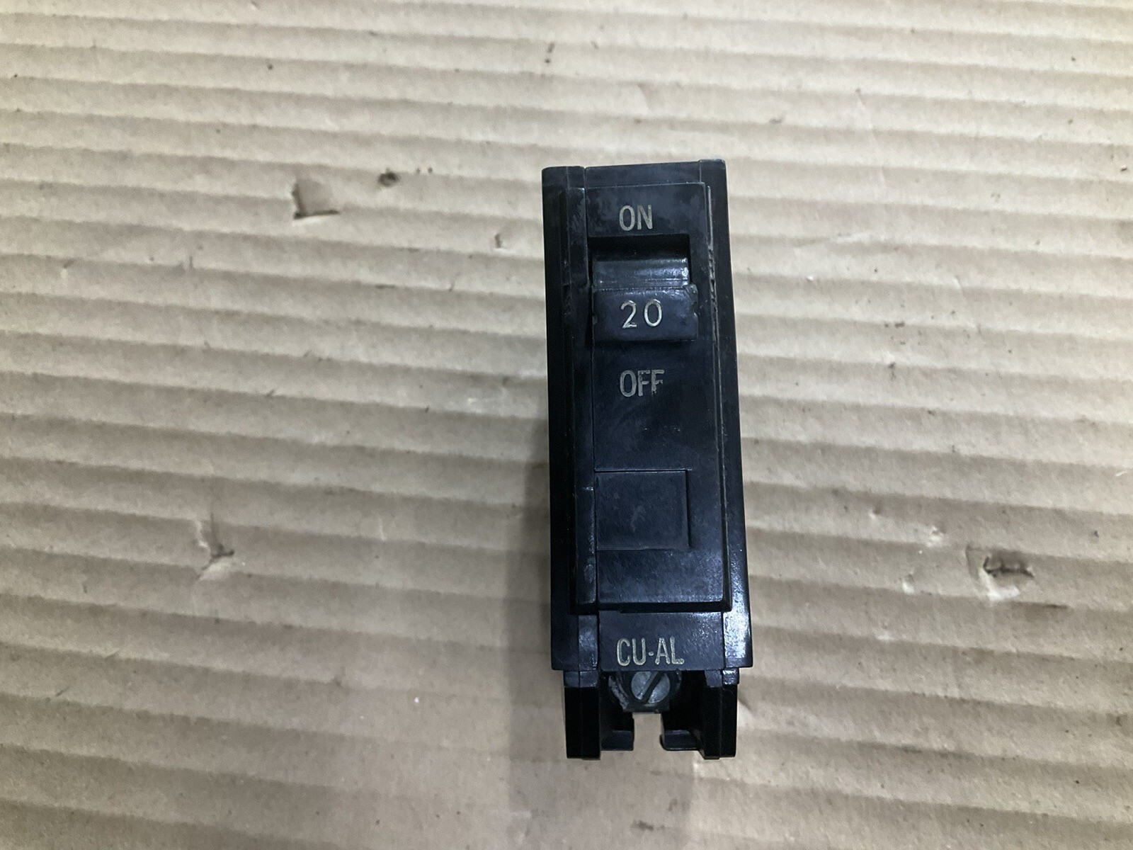 Lot of 10 Each GE General Electric Circuit Breakers TQB1120 20 Amp