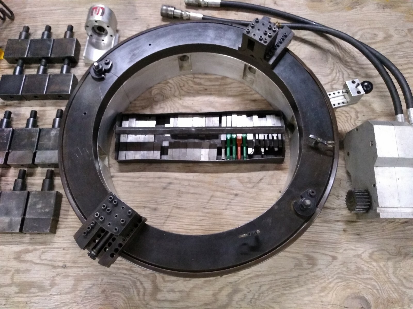 MACTECH 820 US Clamshell Pipe Lathe Split Frame 16 – 20 in w/ Hydraulic Motor
