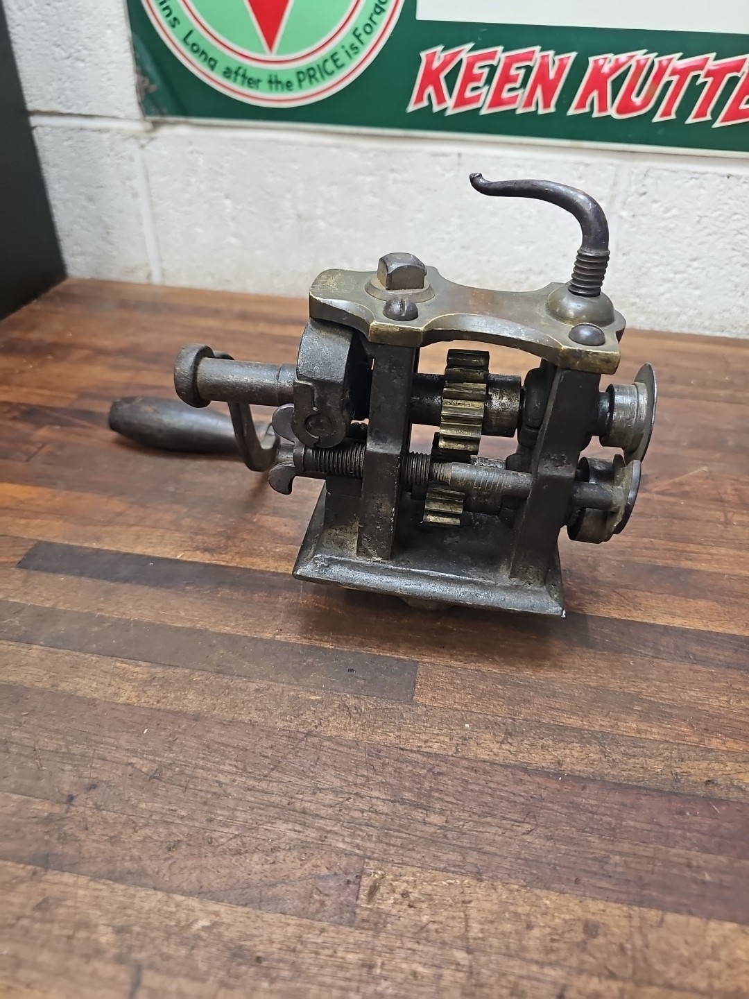 N11- antique early P.S. & W PEXTO hand crank beading machine tinsmith tool