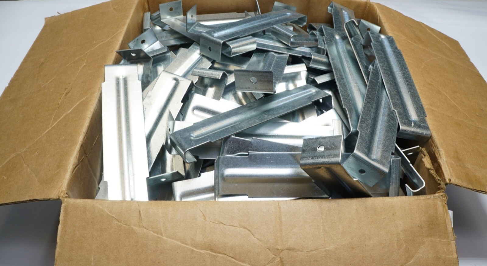 New Lot of 199 Stainless Steel Canadian Bar Gutter Hangers 00217F 7″ Ships FREE