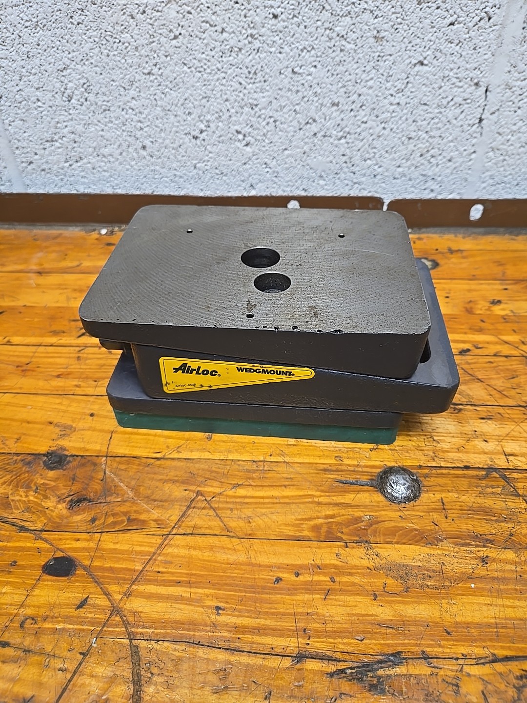 AirLoc Wedgmount Precision Machine Leveler Vibration Pad 6.25” x 4.5″ x 3″H