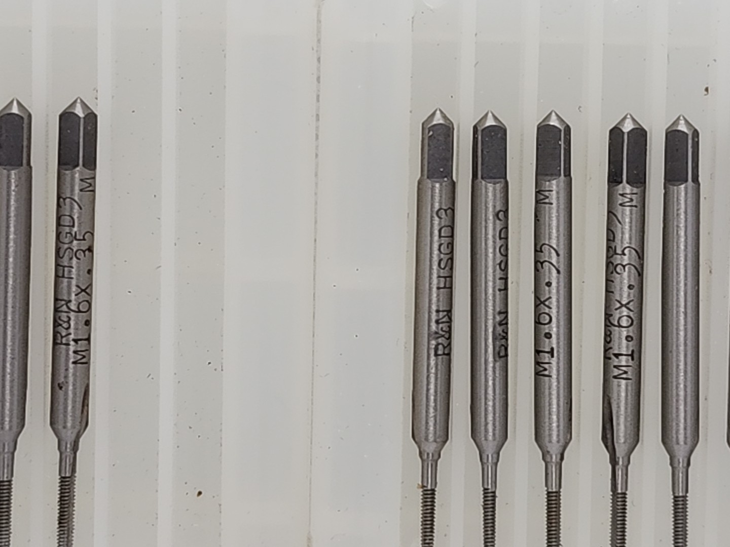 Box of 8 – R&N M1.6X0.35 2FL D-3 METRIC TAPER 100M Thread Cutting Tap [GB 4]