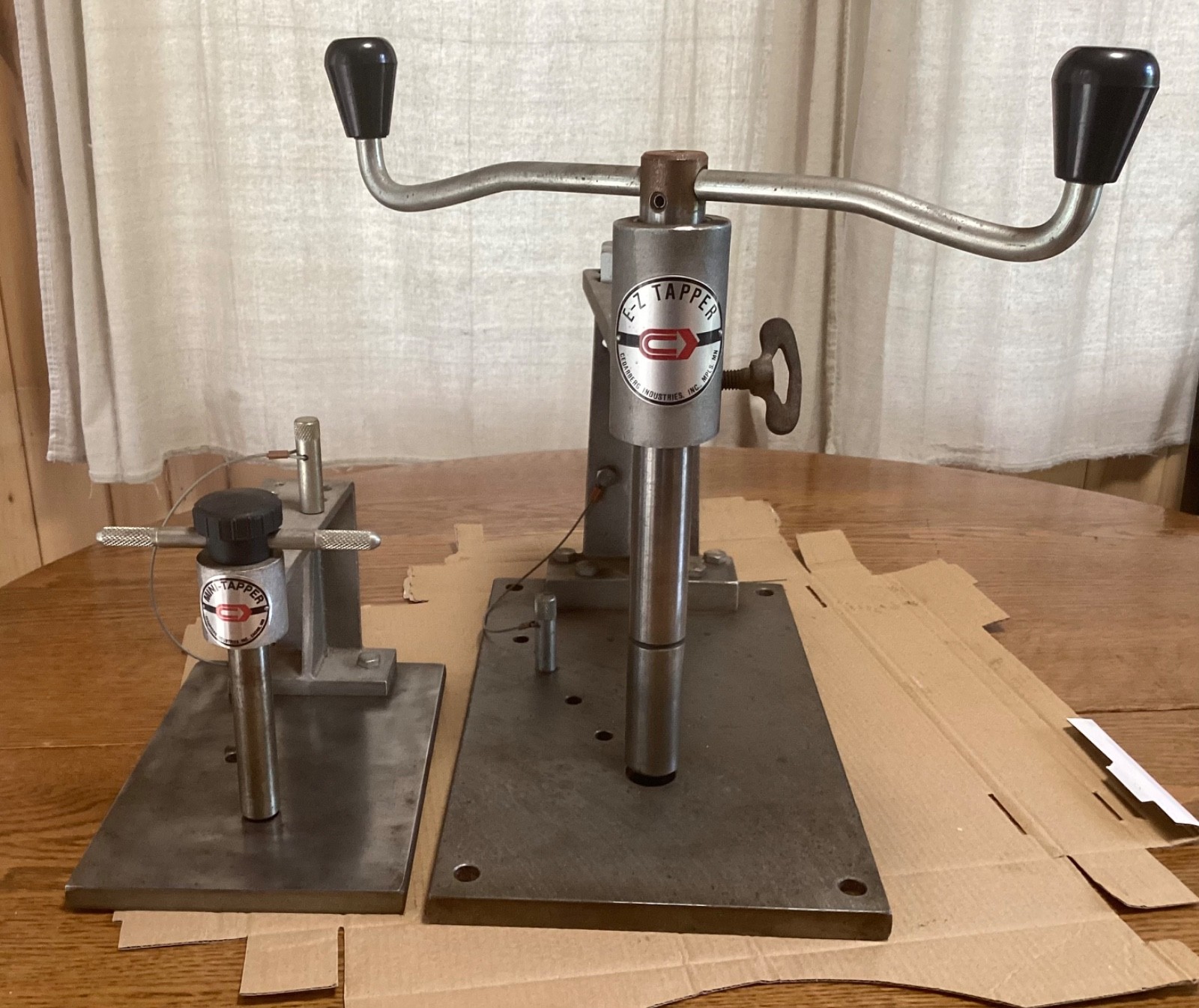 CEDARBERG Ind. Inc. Mpls, MN USA Hand E-Z Tapper + Mini Tapper with Most Taps