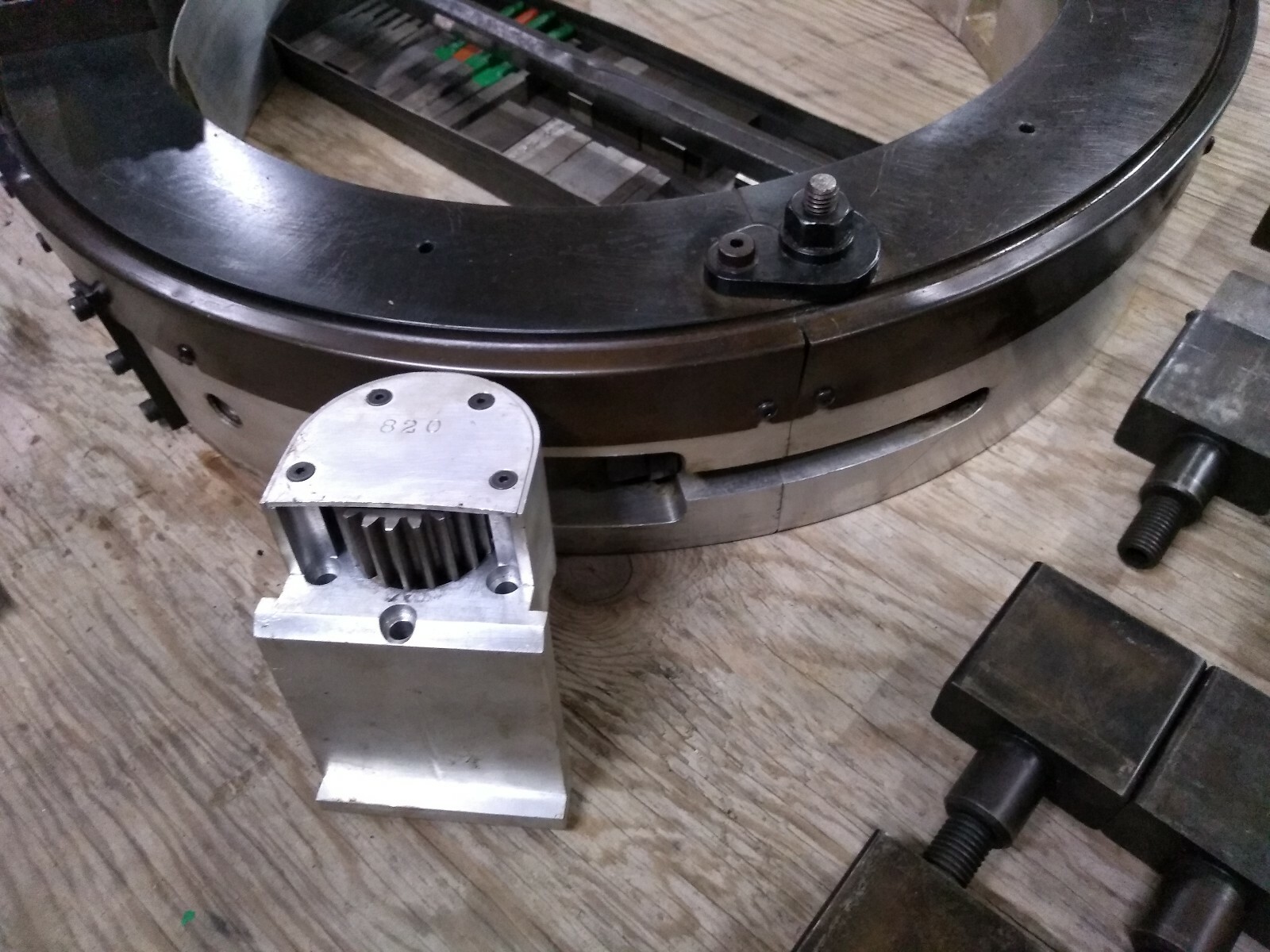 MACTECH 820 US Clamshell Pipe Lathe Split Frame 16 – 20 in w/ Hydraulic Motor