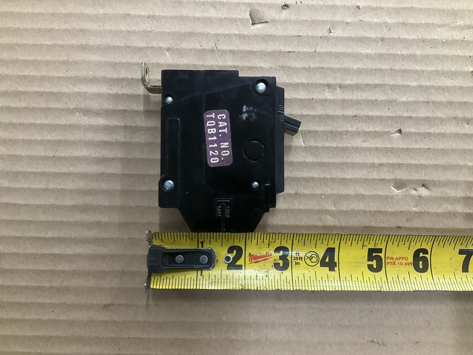 Lot of 10 Each GE General Electric Circuit Breakers TQB1120 20 Amp